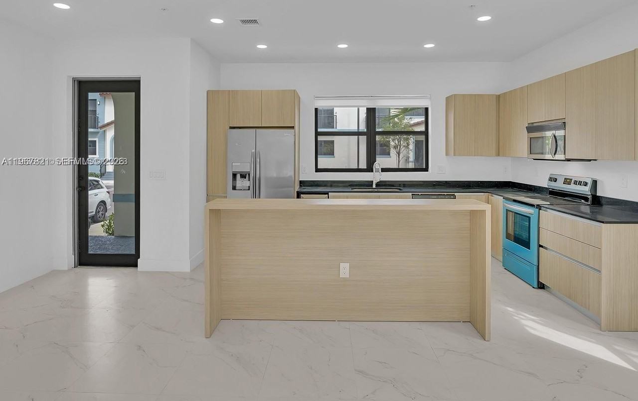 6130 Sw 36th Ct #8 - Photo 7 of 40