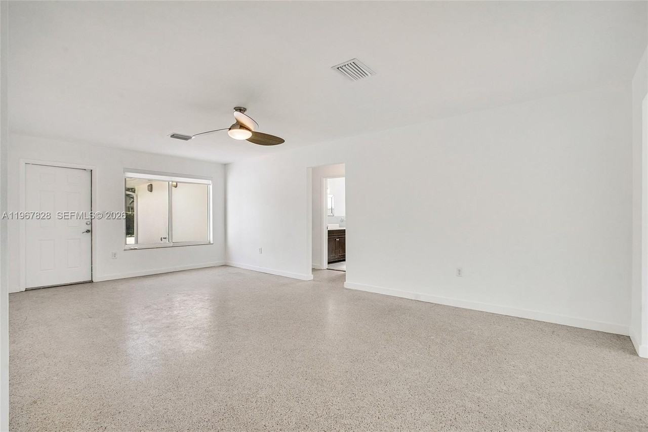 9372 Abbott Ave - Photo 4 of 25