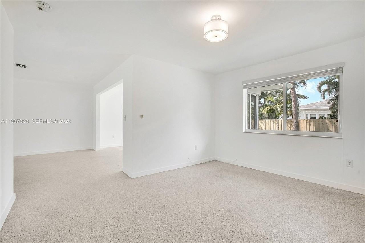 9372 Abbott Ave - Photo 5 of 25