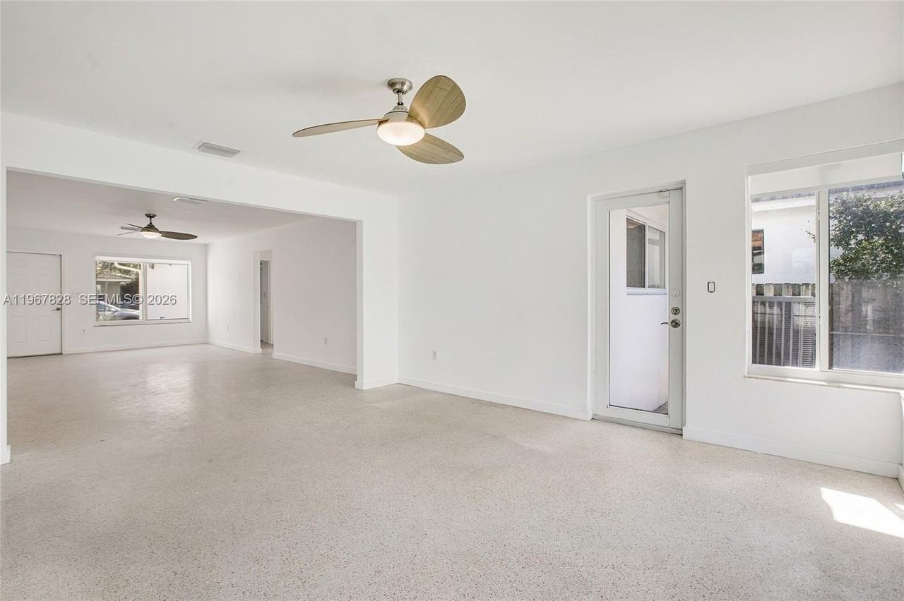 9372 Abbott Ave - Photo 7 of 25