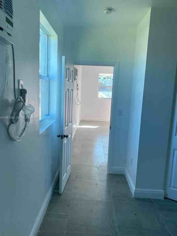 4023 Sw 19th St #A - Photo 6 of 39