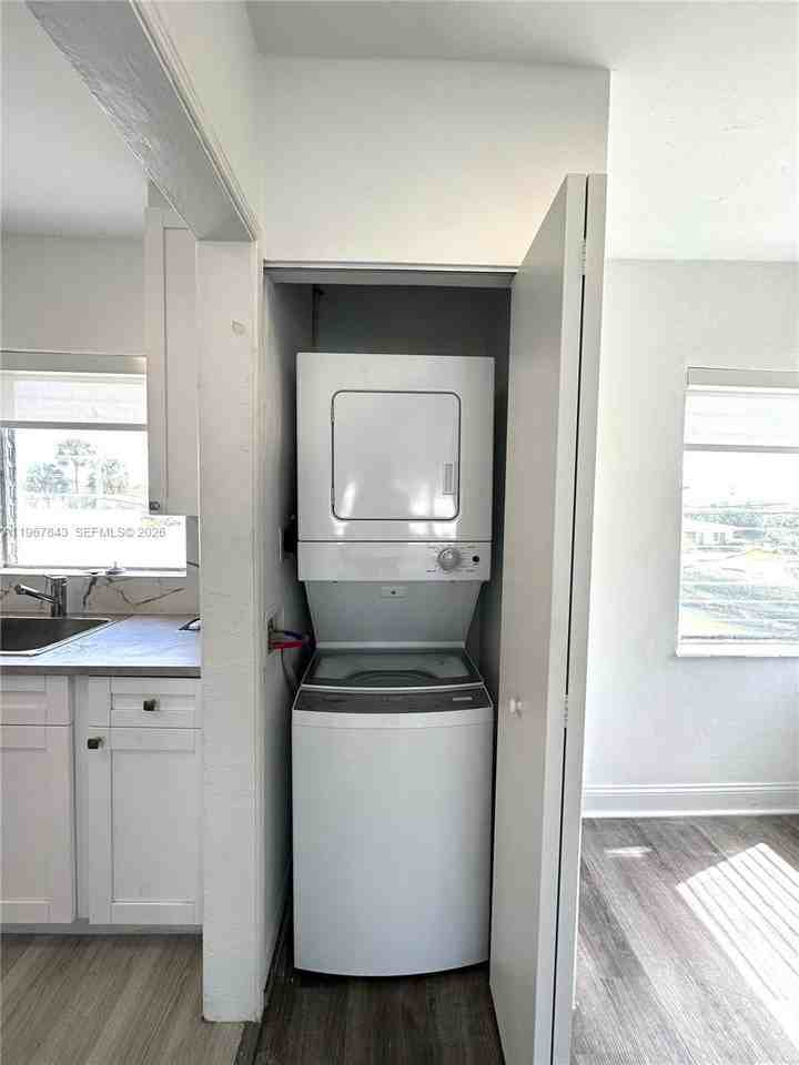 1910 Biarritz Dr #4 - Photo 4 of 13