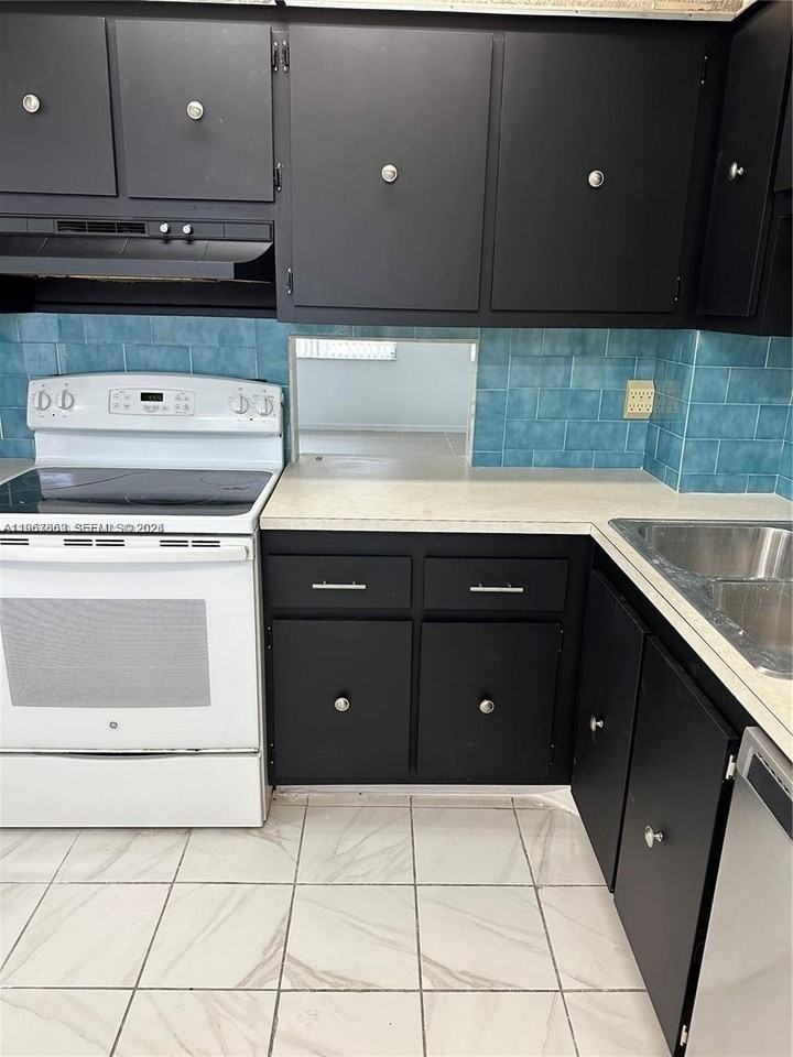 200 Ashbury Rd #209 - Photo 5 of 18