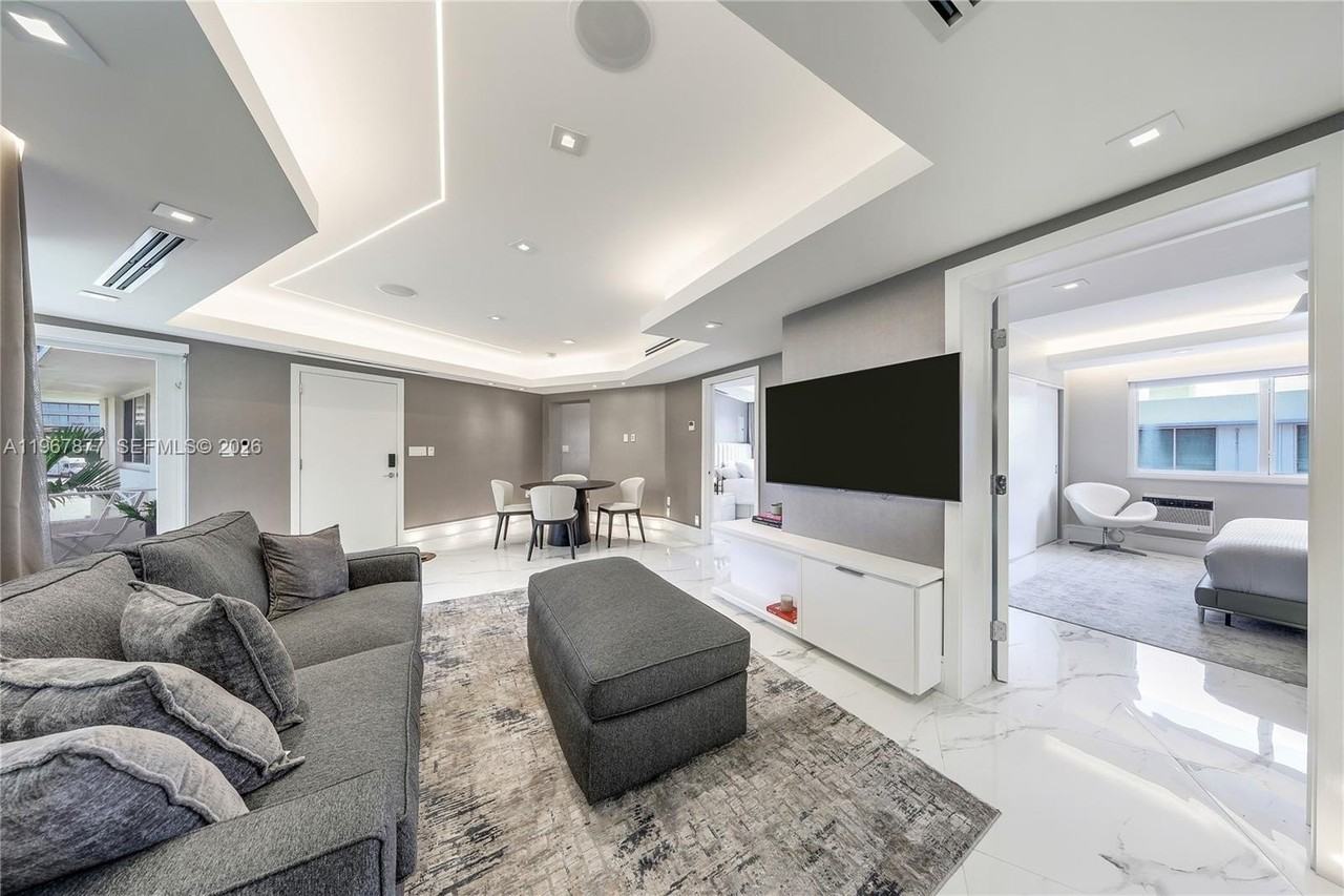 10190 Collins Ave #203 - Photo 4 of 19