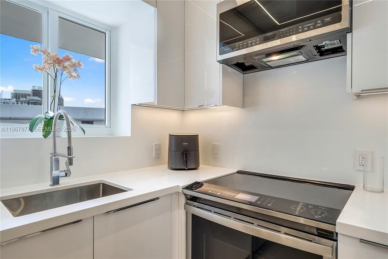 10190 Collins Ave #203 - Photo 7 of 19