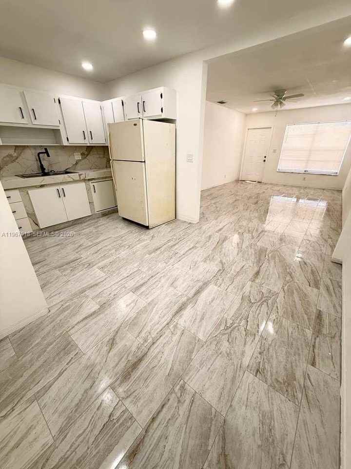 7710 Sw 10th Ct #A - Photo 4 of 11