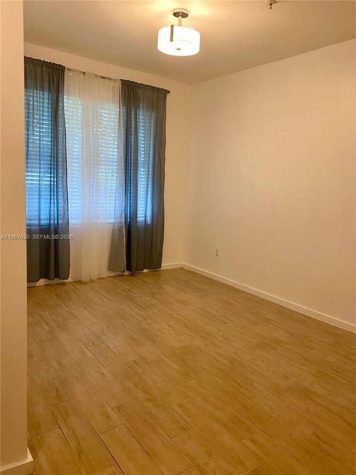 1611 Meridian Ave #106 - Photo 2 of 13