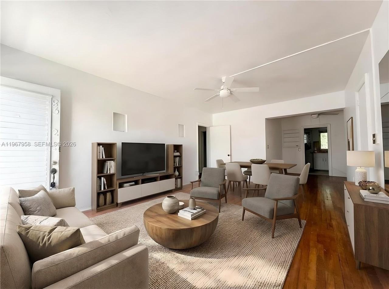 841 W 40th St #2 - Photo 4 of 21