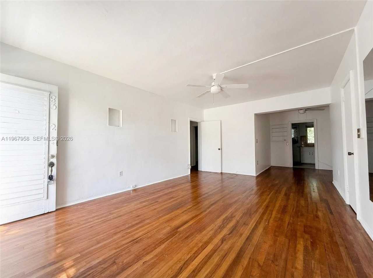 841 W 40th St #2 - Photo 5 of 21