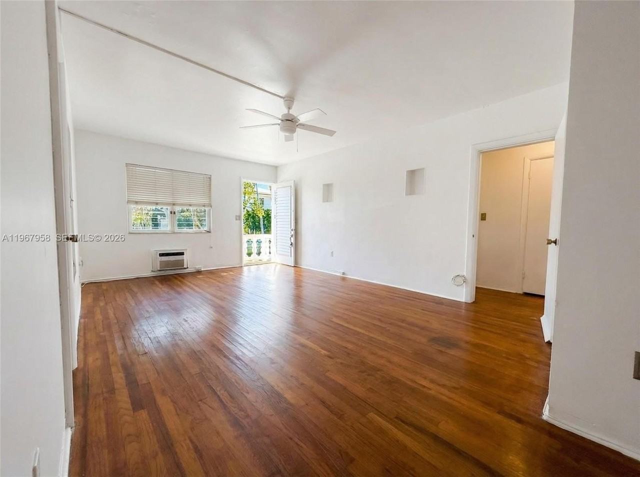 841 W 40th St #2 - Photo 7 of 21