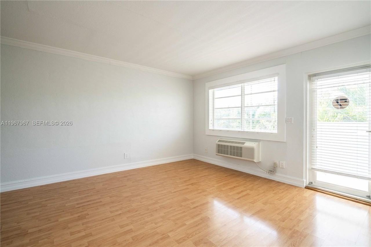 7925 Hawthorne Ave #7 - Photo 4 of 19