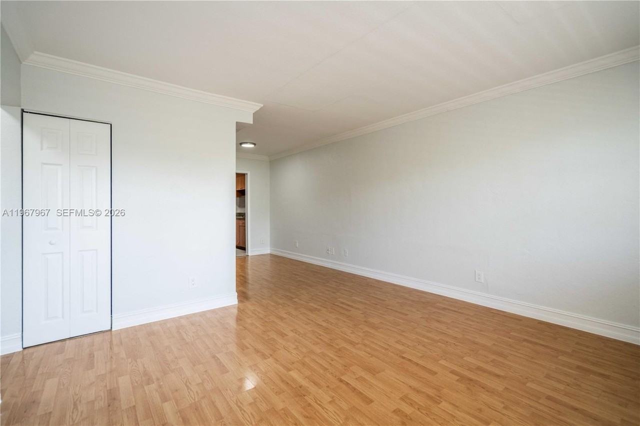 7925 Hawthorne Ave #7 - Photo 6 of 19