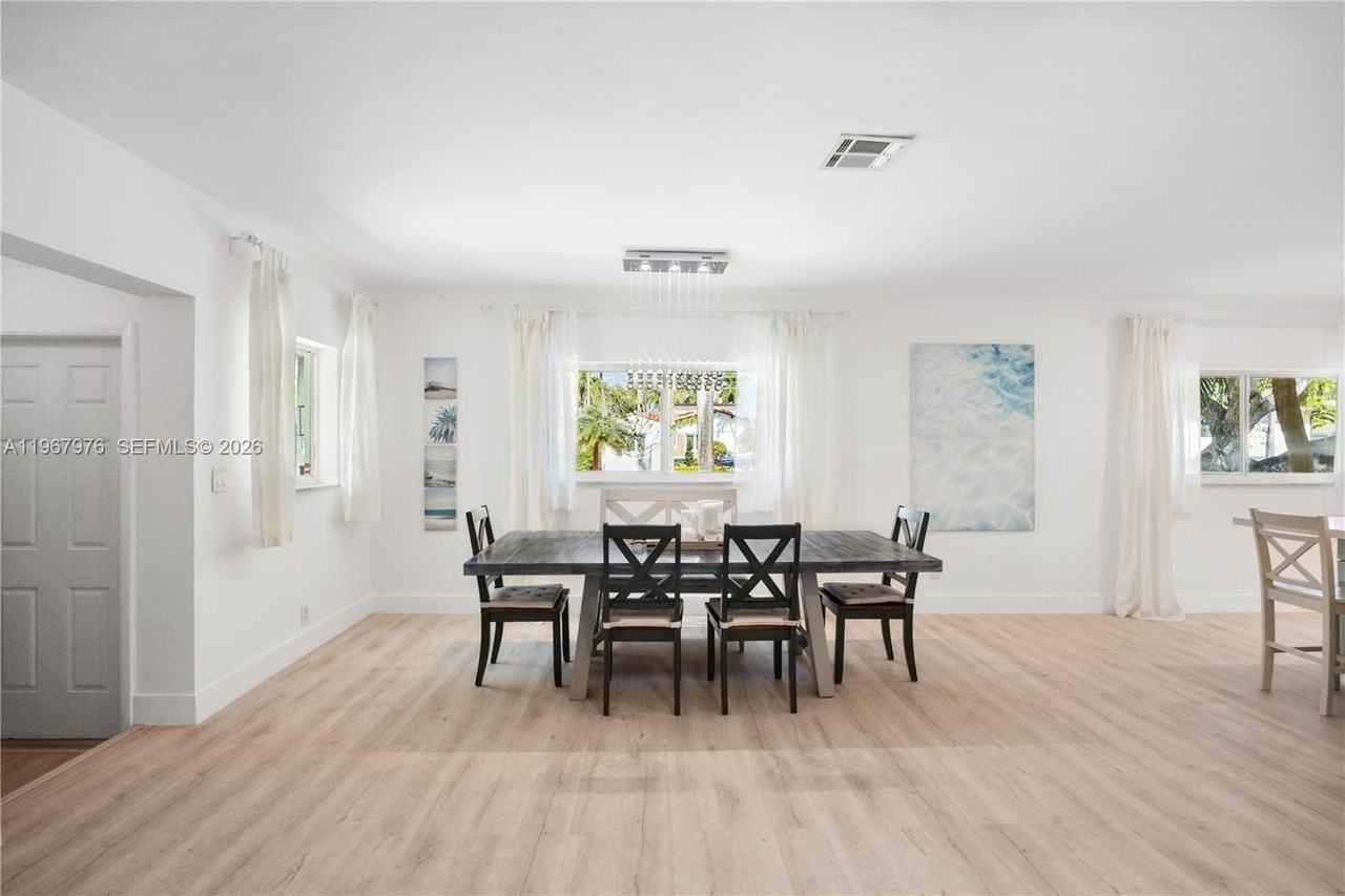 1070 Tyler St - Photo 3 of 50