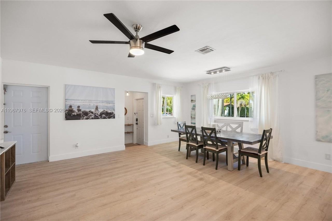 1070 Tyler St - Photo 4 of 50