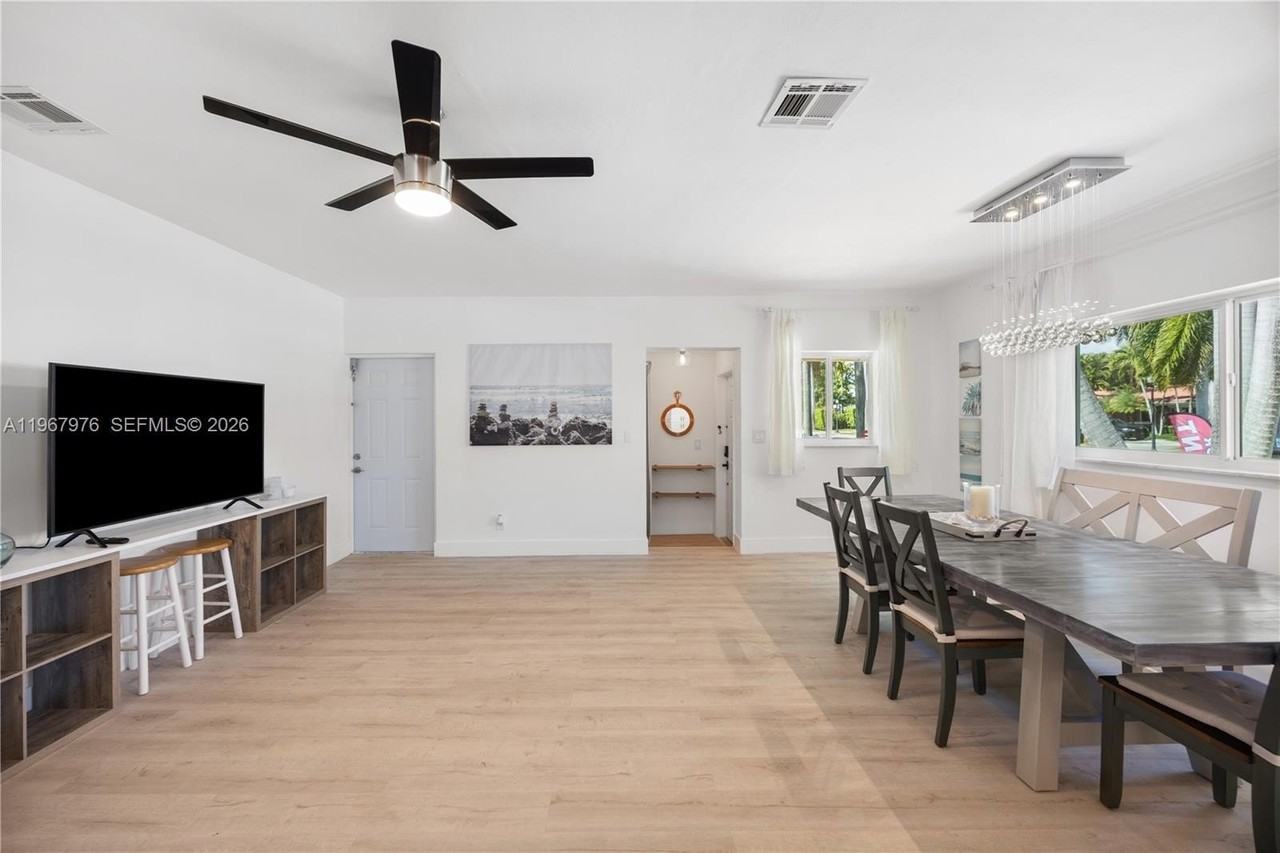 1070 Tyler St - Photo 5 of 50