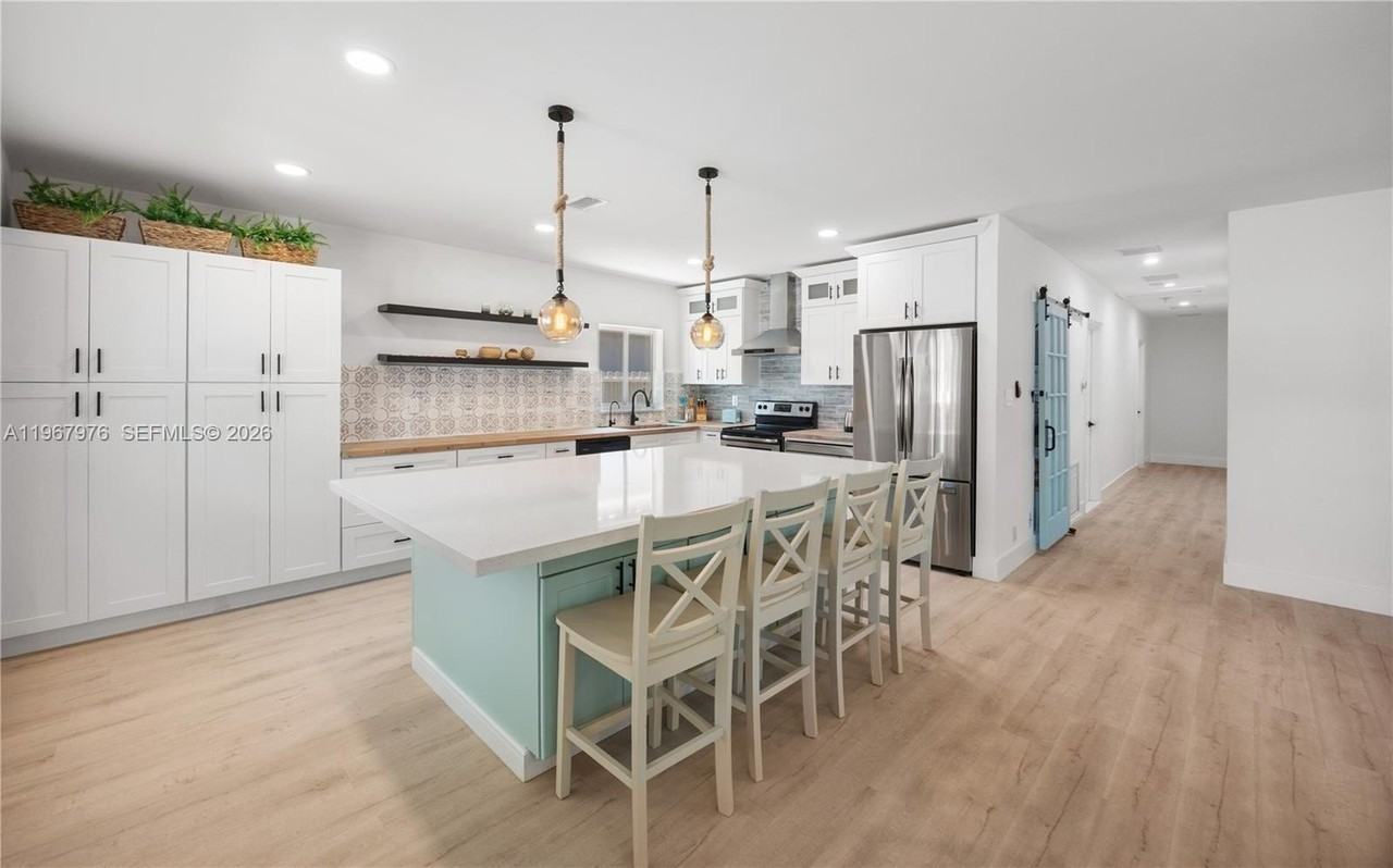 1070 Tyler St - Photo 7 of 50