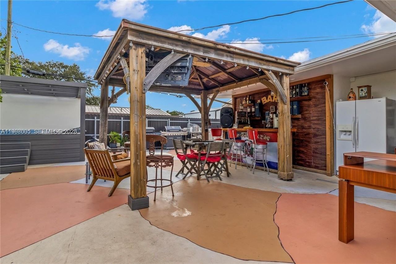 860 Curtiss Dr #0 - Photo 3 of 33