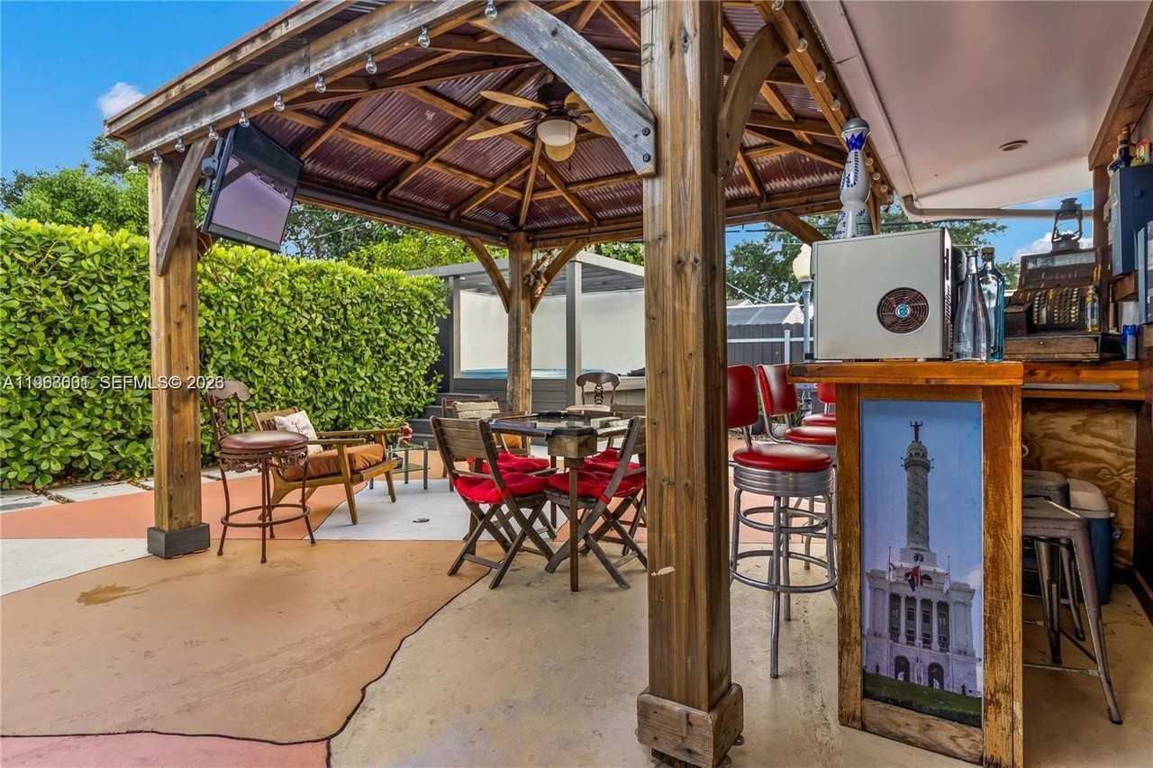 860 Curtiss Dr #0 - Photo 4 of 33