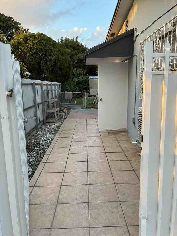 329 W 41st St #1 - Photo 2 of 12