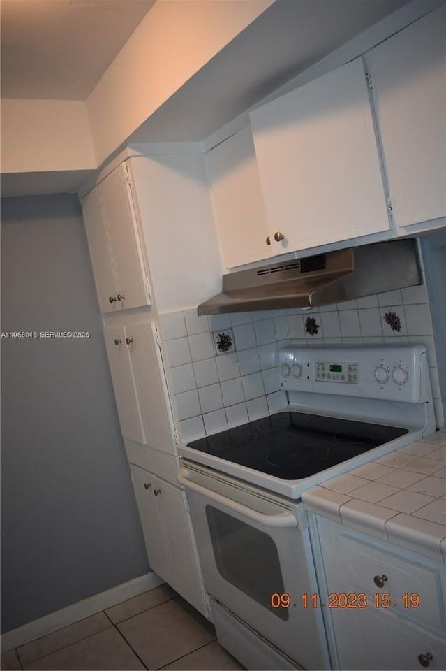 1885 Ne 121st St #23 - Photo 3 of 22