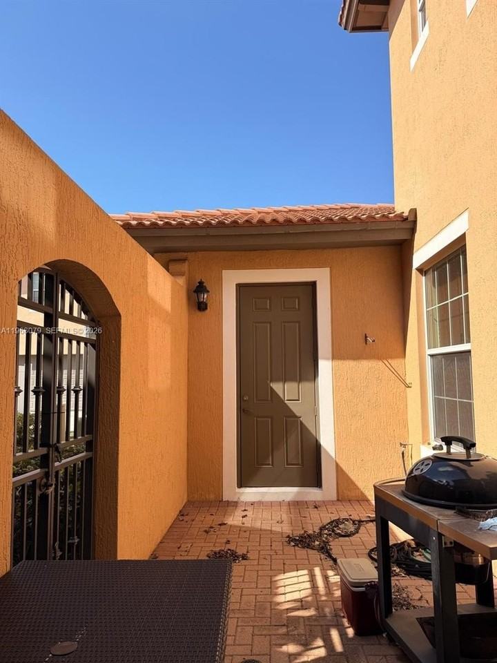 1408 Sw 147th Ave - Photo 6 of 15