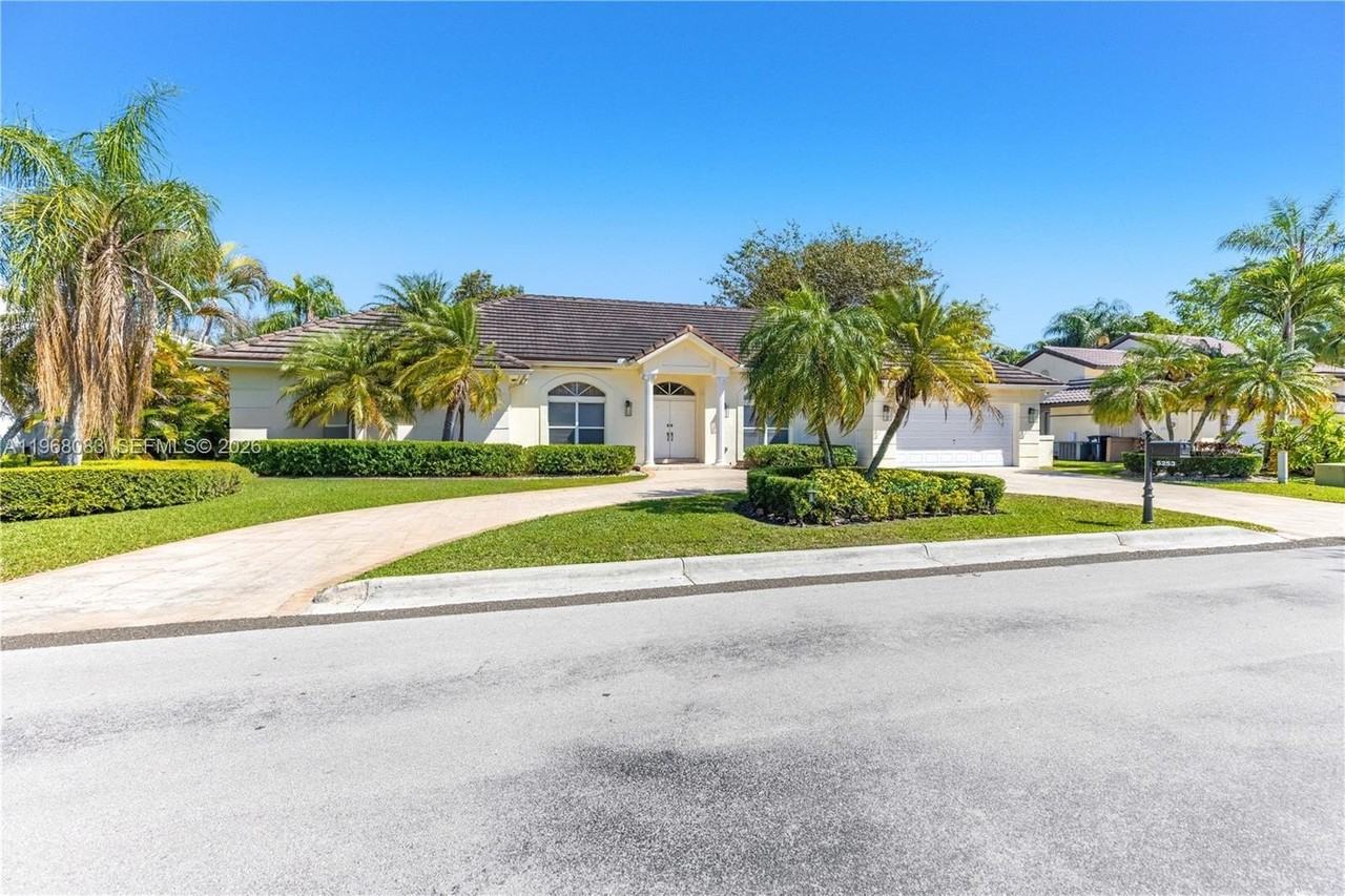 5253 Nw 94th Doral Pl #5253 - Photo 6 of 50