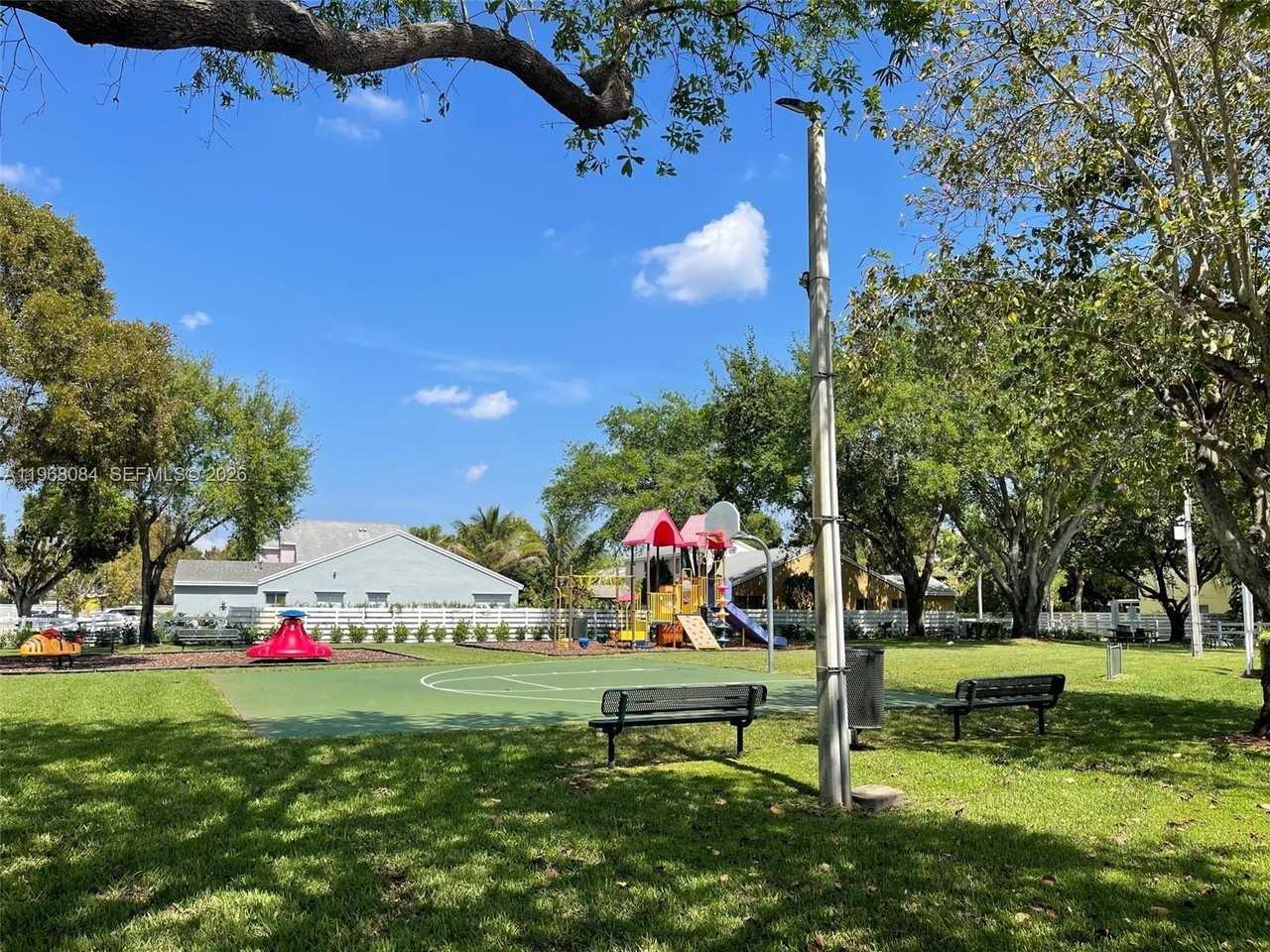 13772 Sw 145th Ter #13772 - Photo 3 of 28