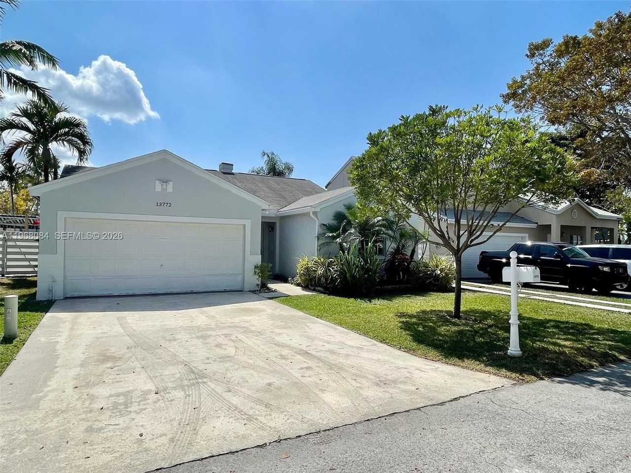 13772 Sw 145th Ter #13772 - Photo 4 of 28