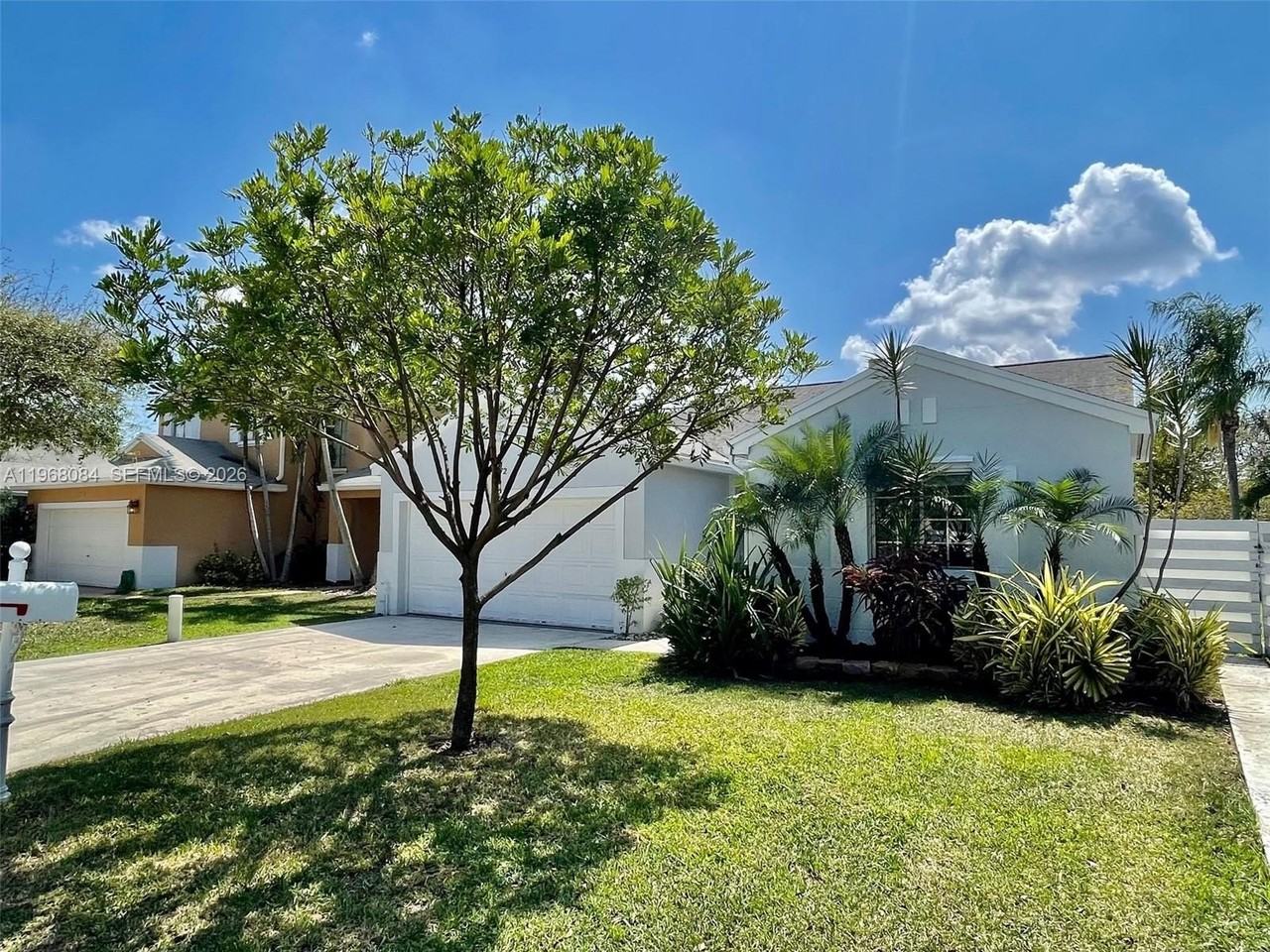 13772 Sw 145th Ter #13772 - Photo 6 of 28