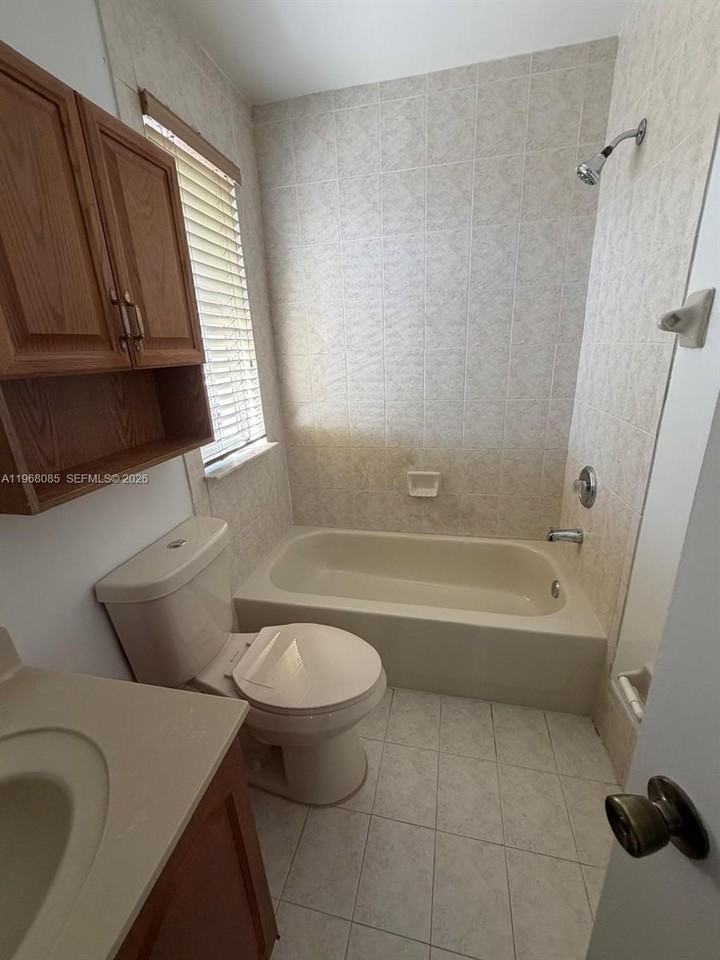 7100 Nw 177th St #210-14 - Photo 5 of 6