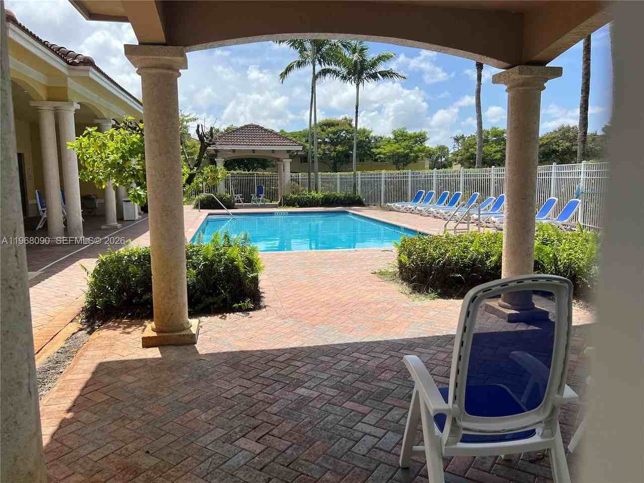 1934 Sw 60th Ave - Photo 3 of 16