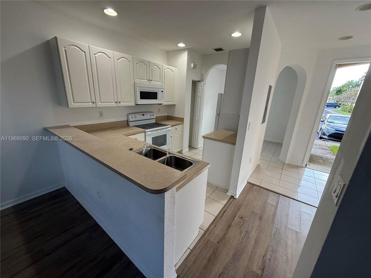 1934 Sw 60th Ave - Photo 5 of 16