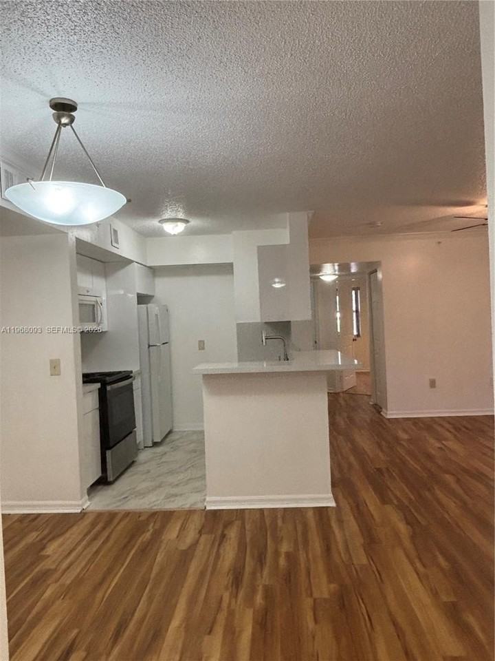 2433 Centergate Dr #202 - Photo 5 of 17