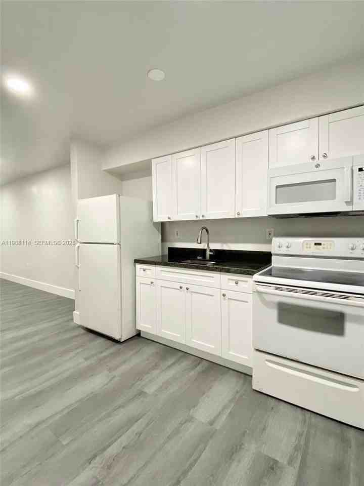 64 Ne 78th St #2 - Photo 6 of 11