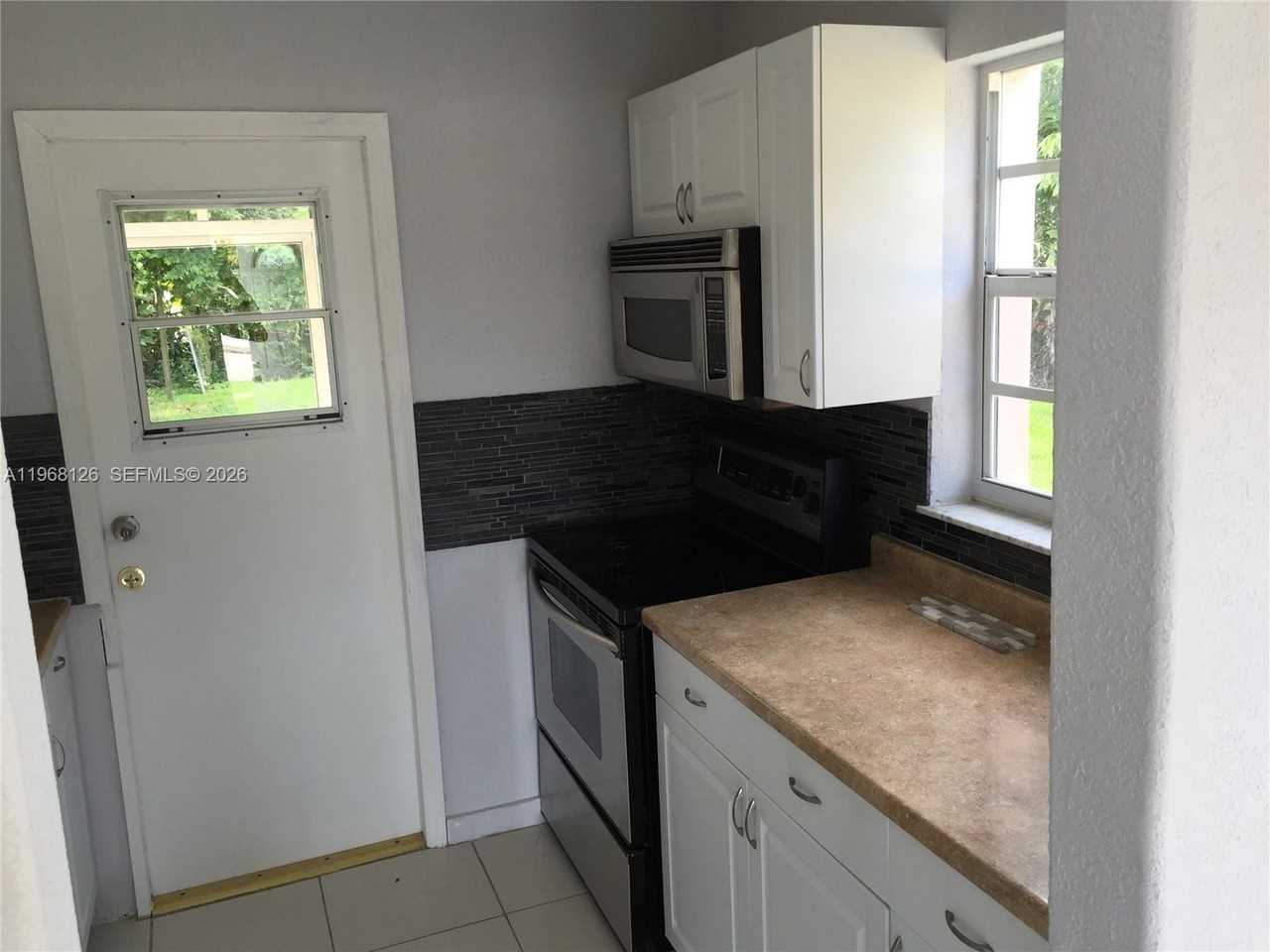 4700 Sw 97th Ave #4700 - Photo 4 of 9