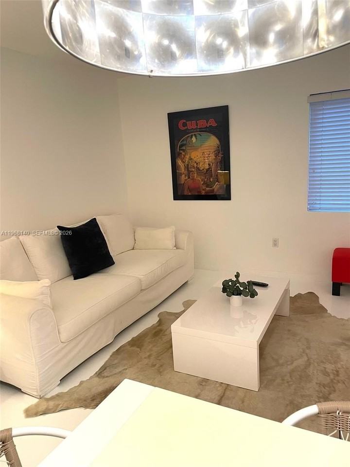 1616 Euclid Ave #14 - Photo 4 of 21