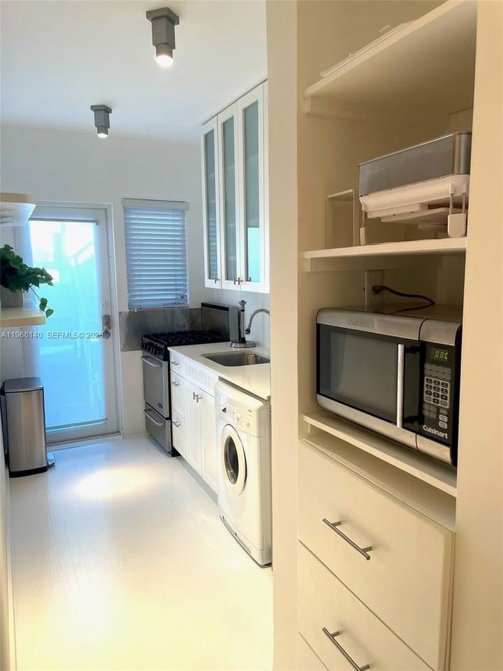 1616 Euclid Ave #14 - Photo 5 of 21