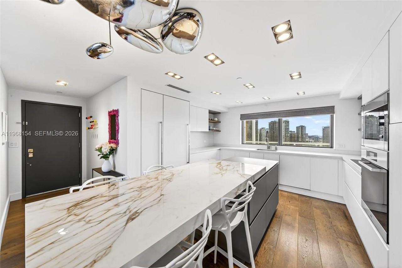 601 Ne 36th St #3407 - Photo 6 of 43