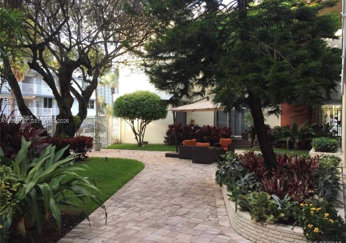 10210 Collins Ave #306 - Photo 3 of 19