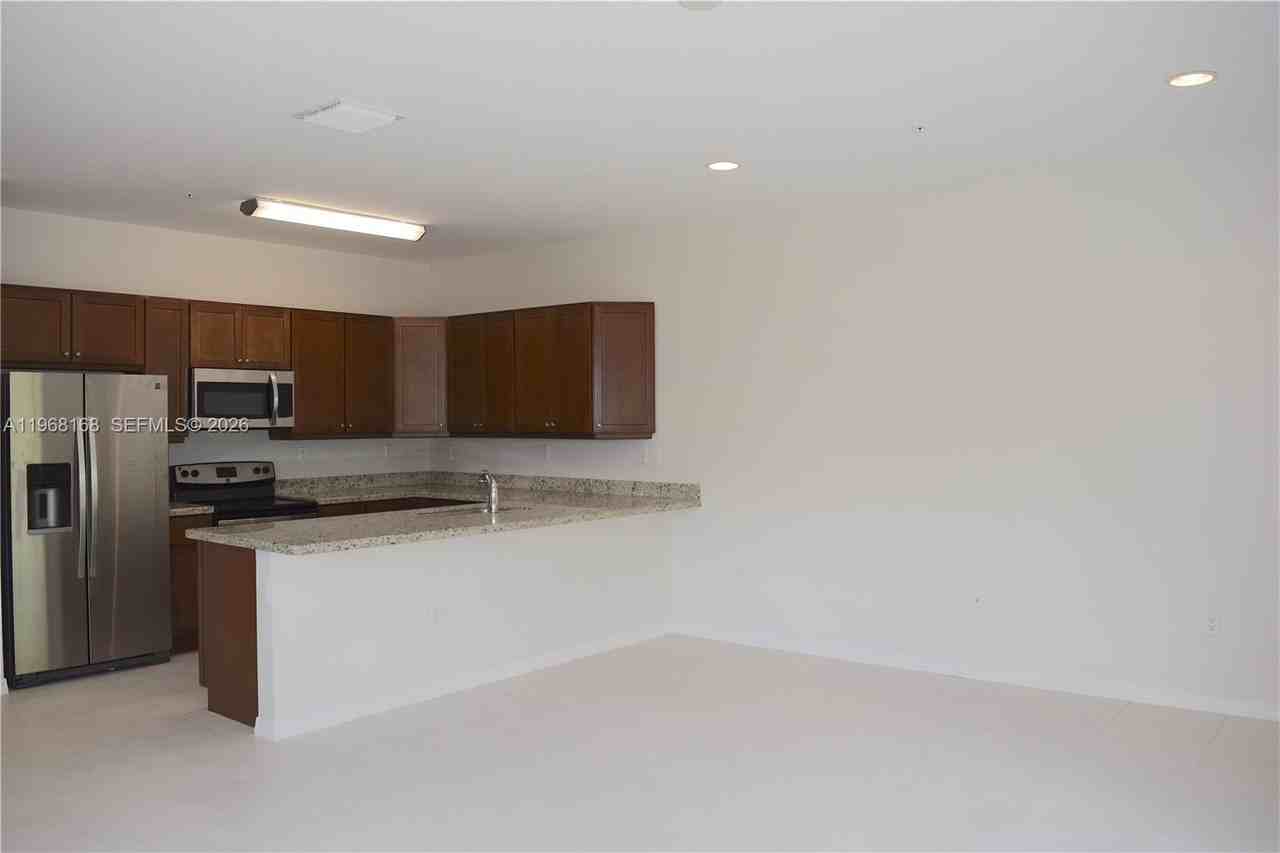 8440 W Mcnab Rd #8440 - Photo 5 of 22