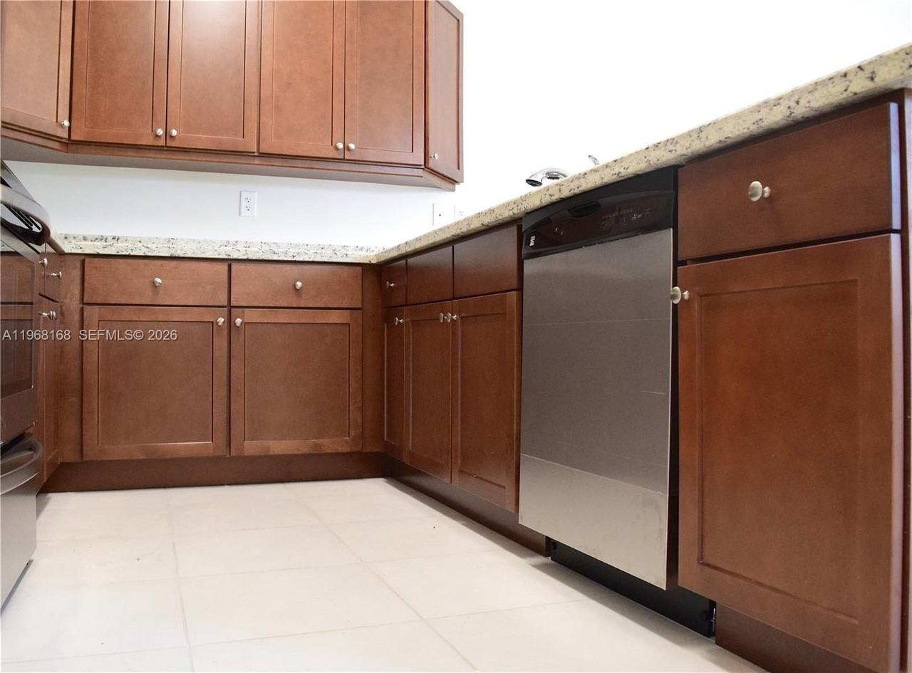 8440 W Mcnab Rd #8440 - Photo 7 of 22