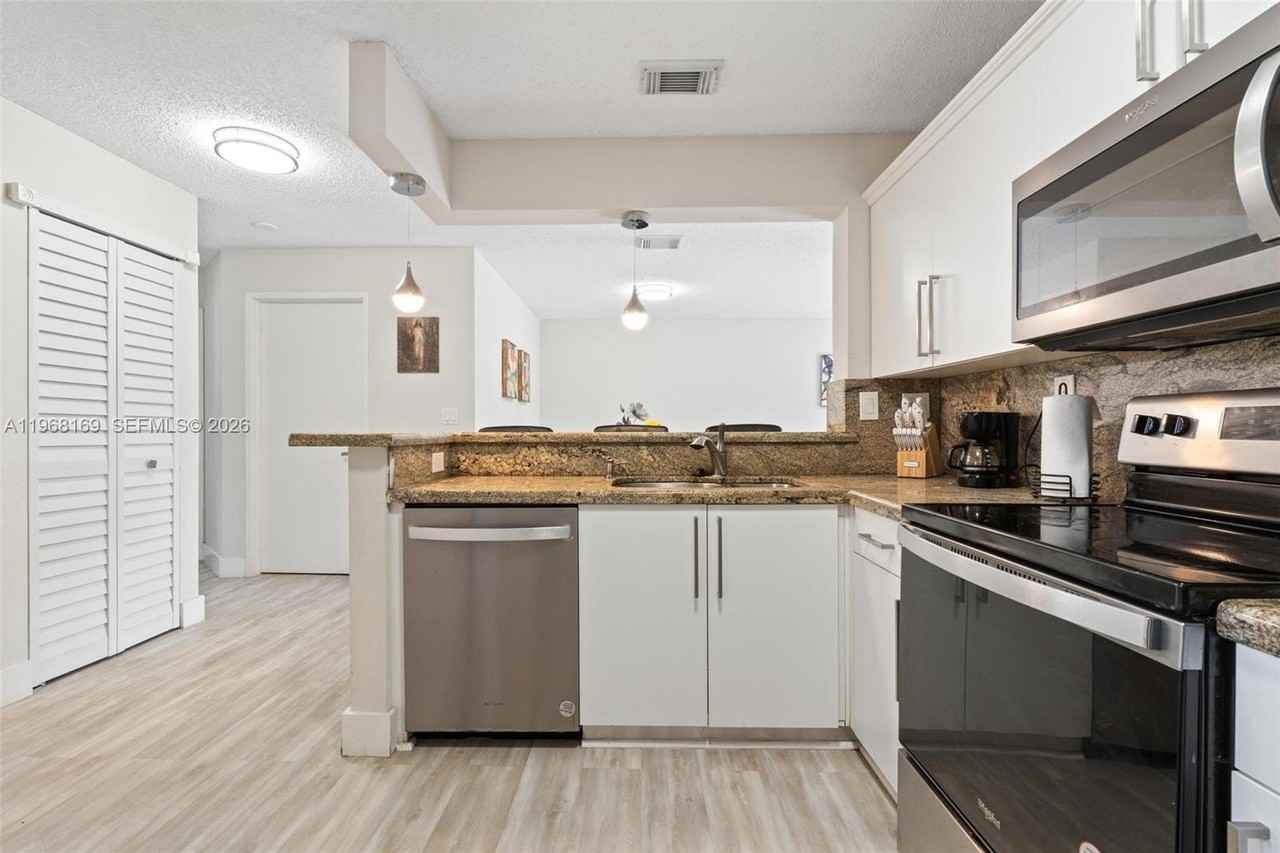 4736 Nw 114th Ave #205 - Photo 6 of 23