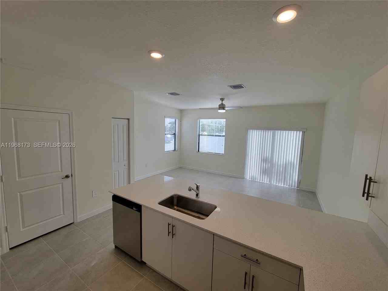 11404 W 33rd Ct #11404 - Photo 4 of 11