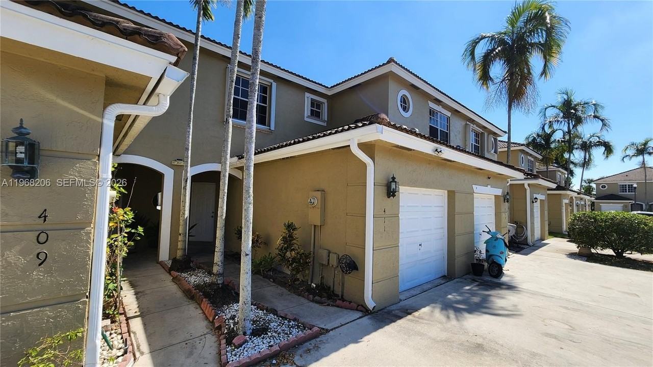 411 Sw 120th Ave #411 - Photo 2 of 16