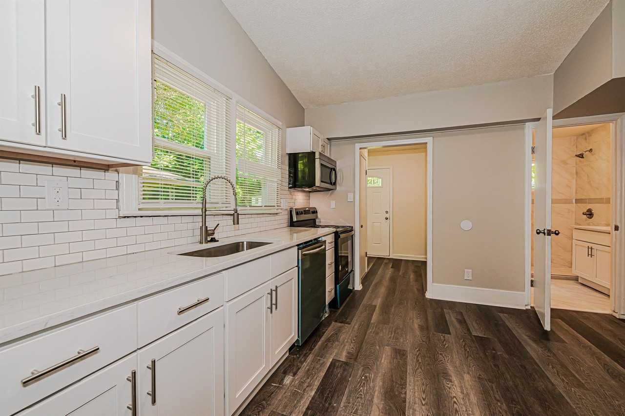 1807 Erie St #1 - Photo 4 of 24