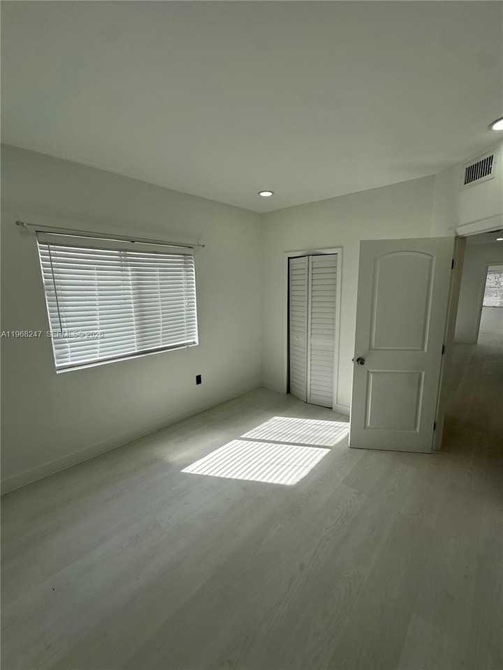 109 Nw 6th Ave #5 - Photo 4 of 6