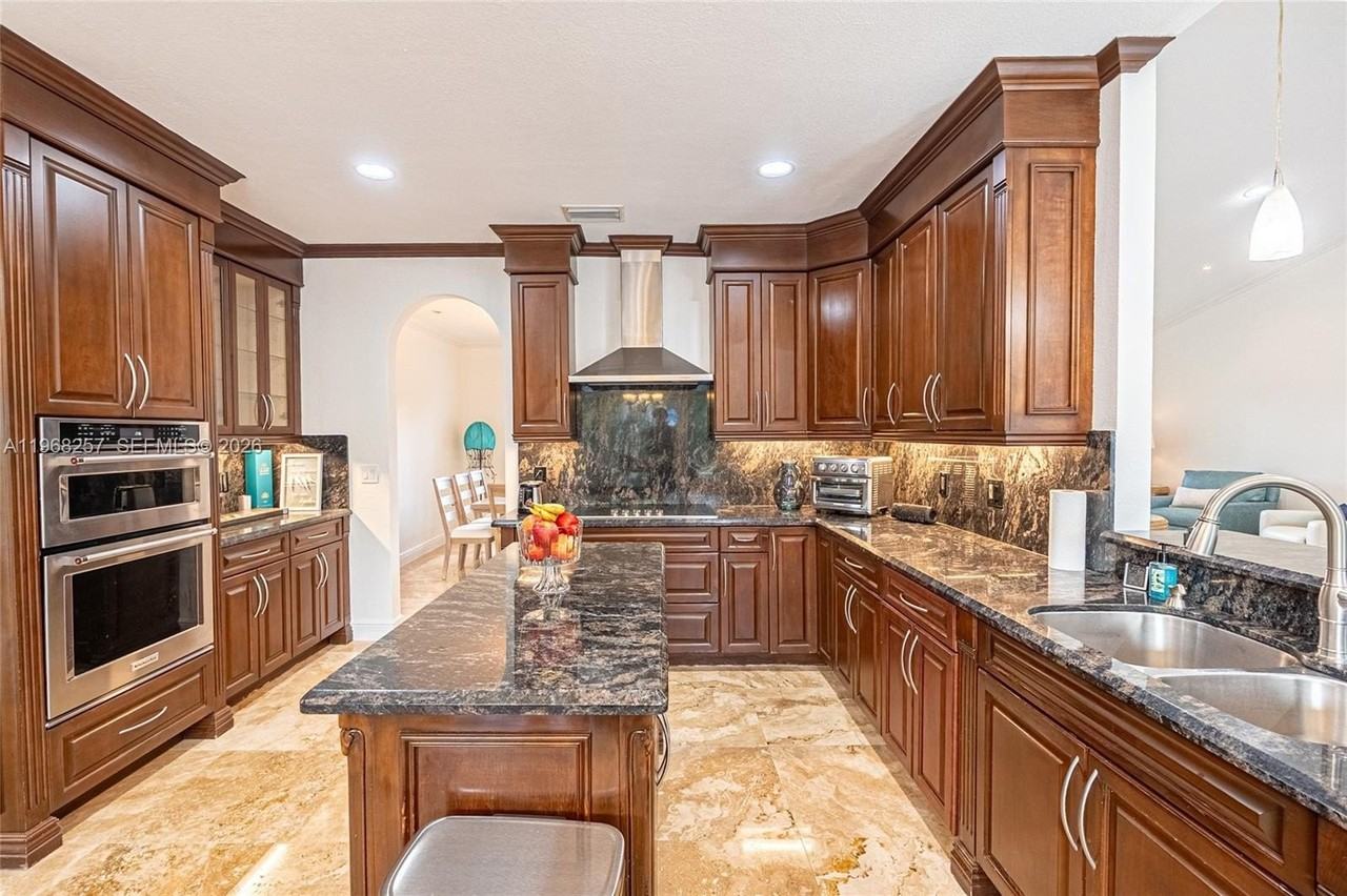 8235 Nw 157th Ter - Photo 6 of 25