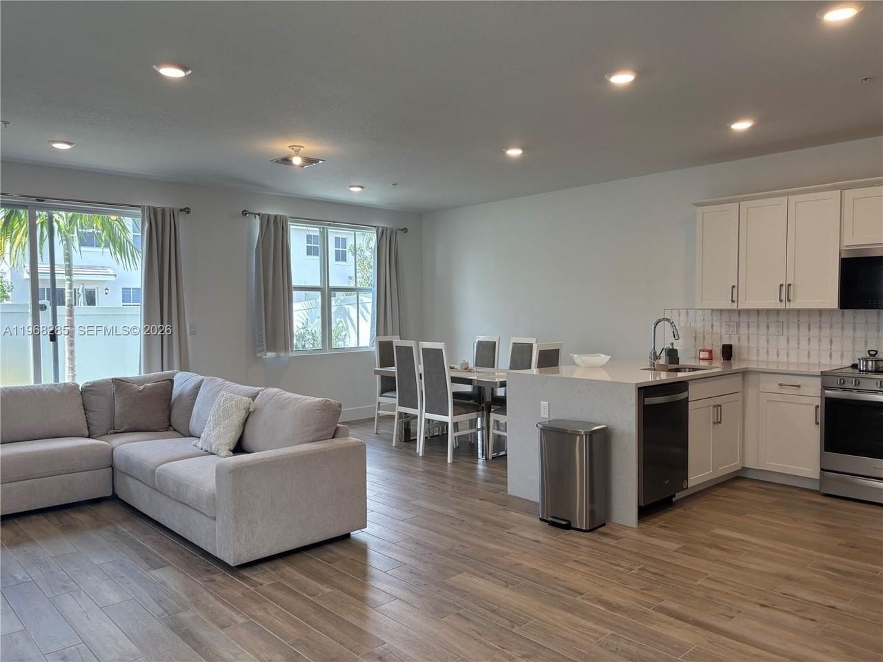 146 Sw 170th Ave #146 - Photo 5 of 42