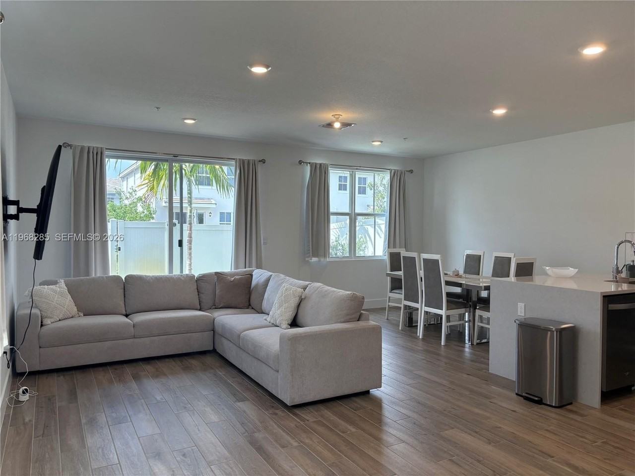 146 Sw 170th Ave #146 - Photo 6 of 42