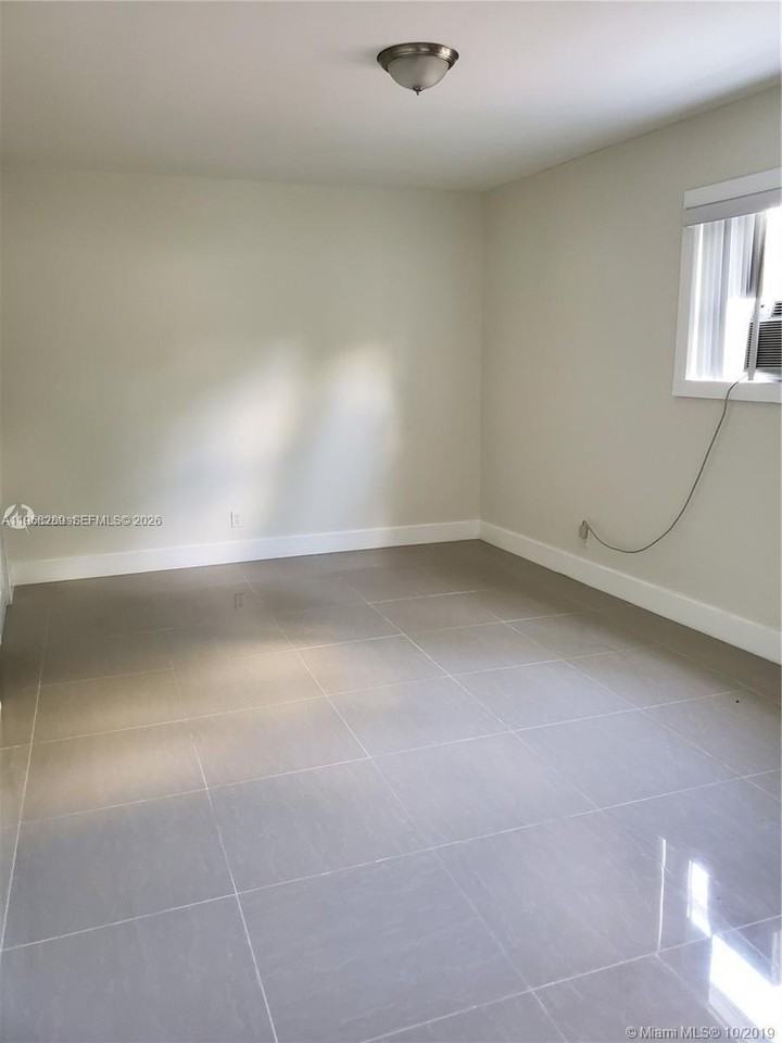 701 Columbus Pkwy #709 - Photo 5 of 7